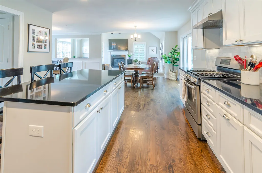 19 Brunswick Circle Pelham NH 03076