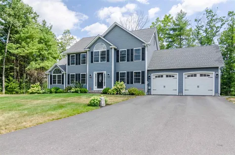 19 Brunswick Circle Pelham NH 03076