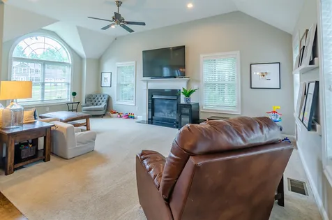 19 Brunswick Circle Pelham NH 03076