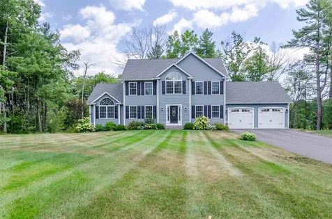 19 Brunswick Circle Pelham NH 03076
