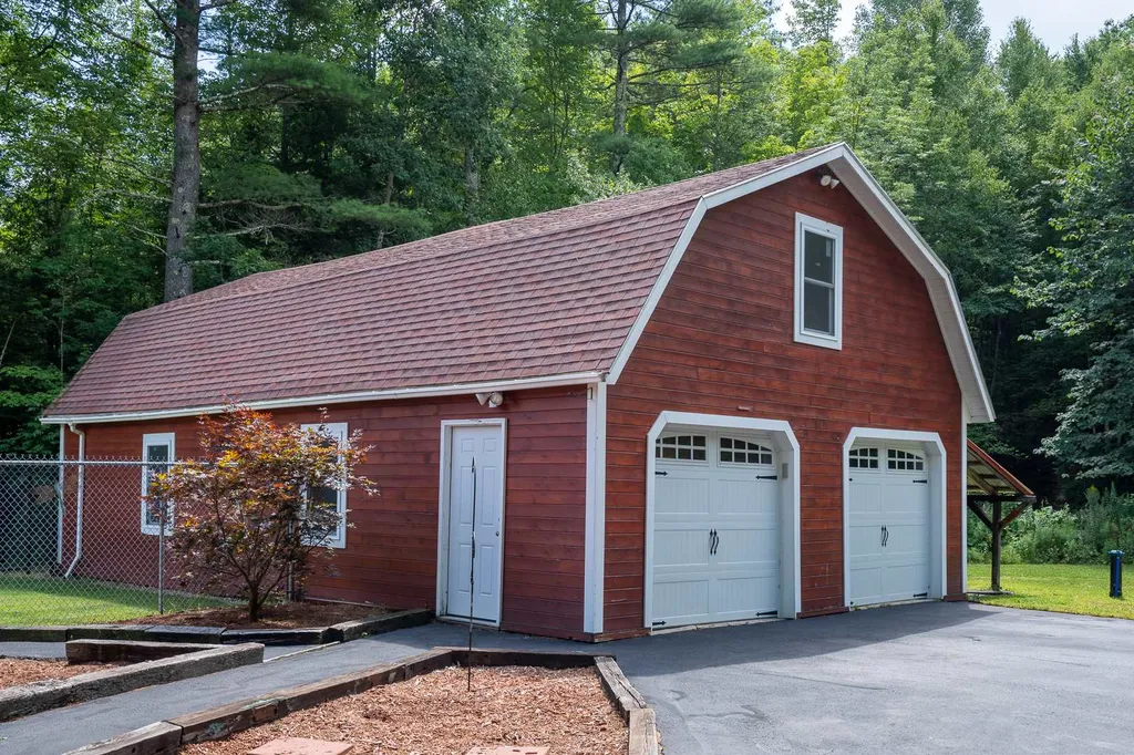 1166 Nh Route 11 Farmington NH 03835