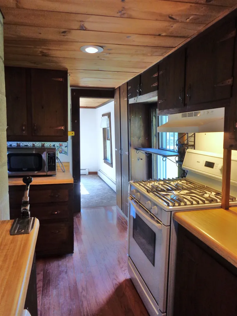 17 Grafton Road Alexandria NH 03222