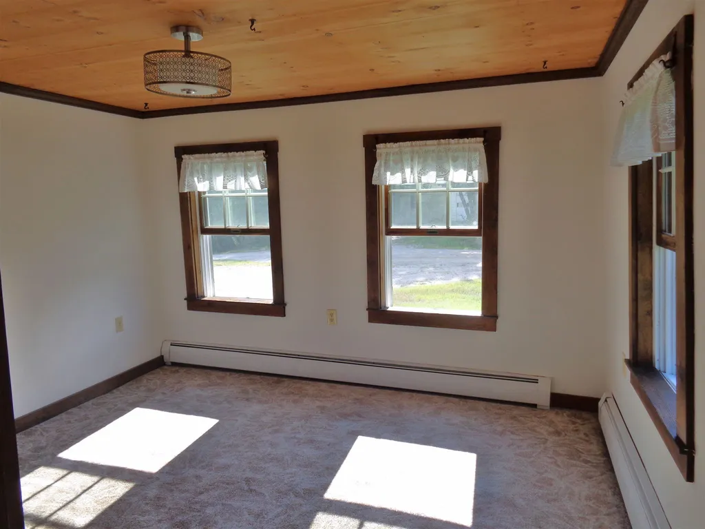 17 Grafton Road Alexandria NH 03222