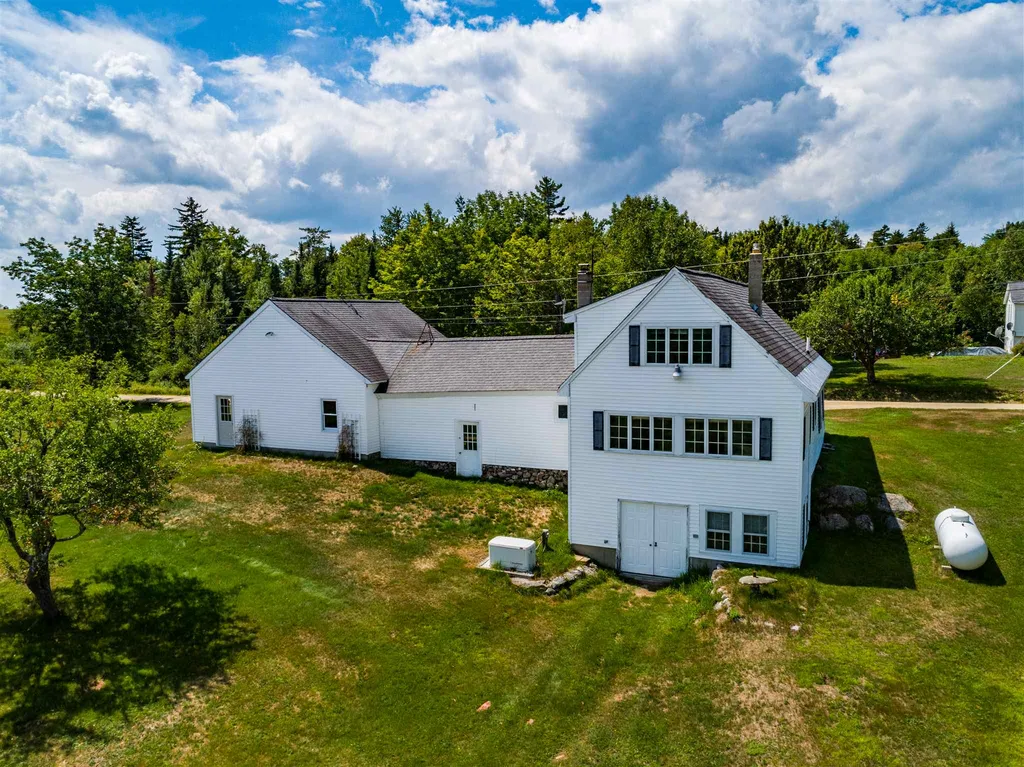17 Grafton Road Alexandria NH 03222