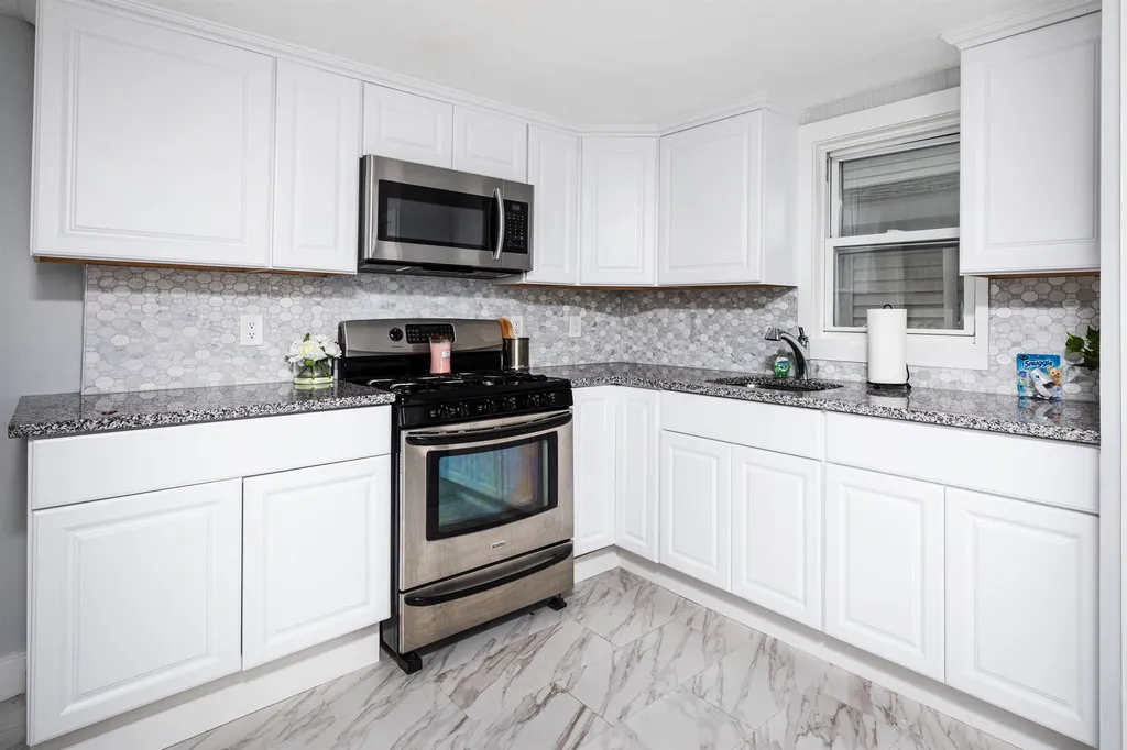 18 Perkins Avenue Hampton NH 03842