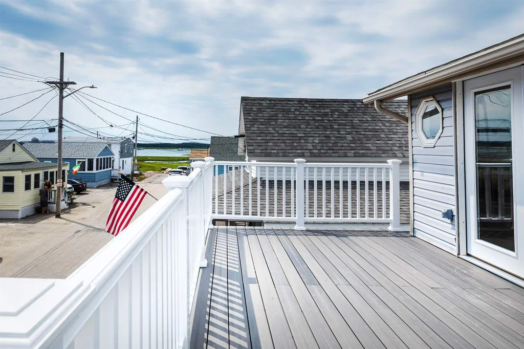 18 Perkins Avenue Hampton NH 03842