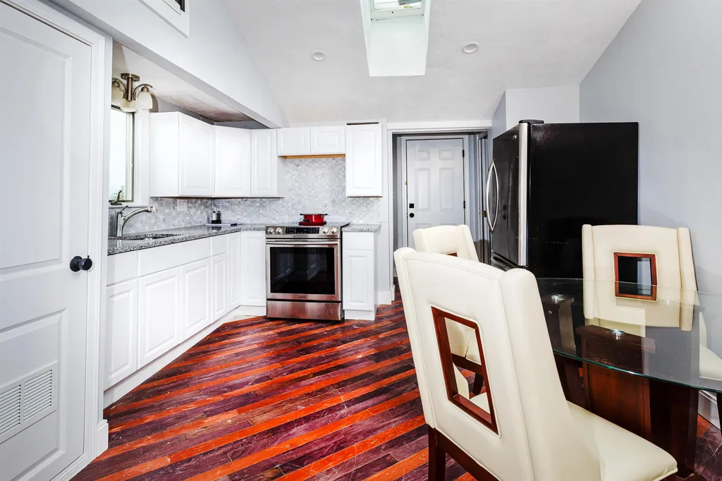 18 Perkins Avenue Hampton NH 03842