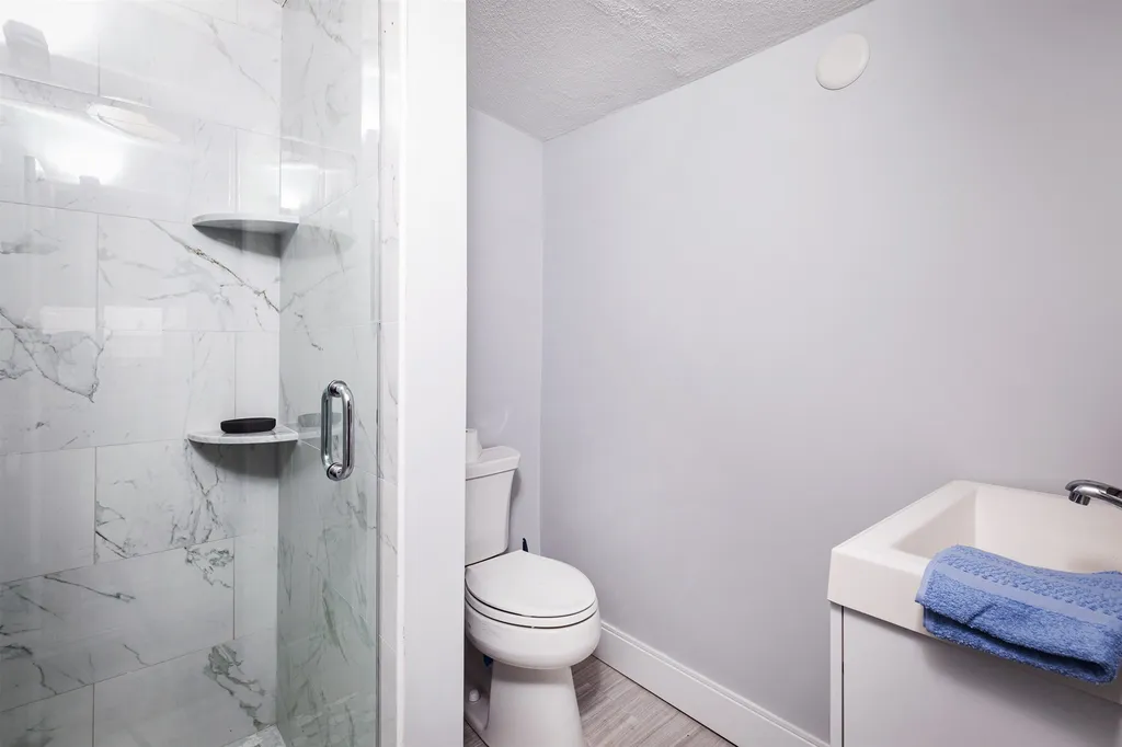 18 Perkins Avenue Hampton NH 03842