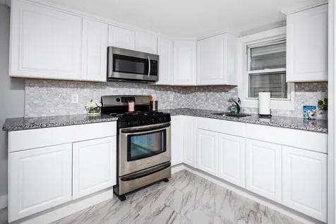 18 Perkins Avenue Hampton NH 03842