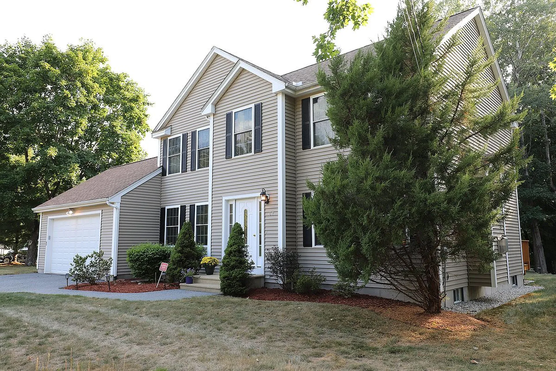 67 Middle Dunstable Road Nashua NH 03062