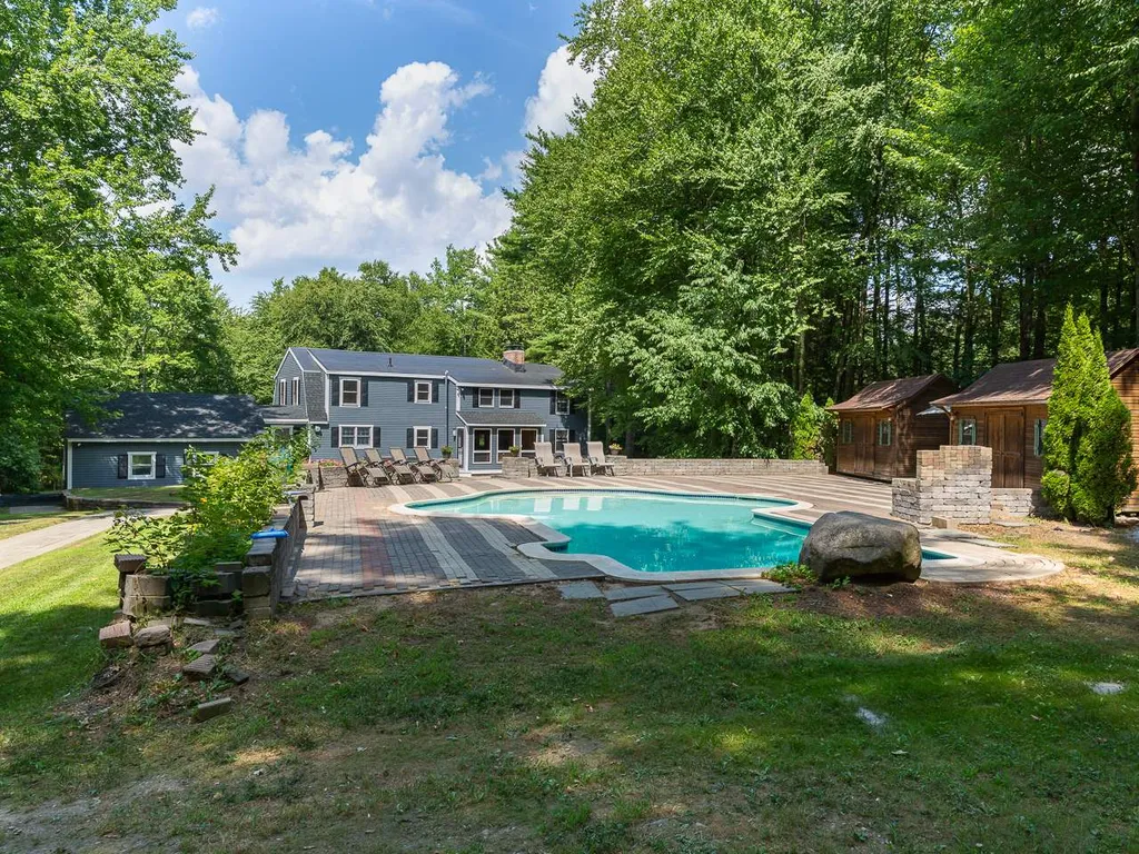 10 Hemlock Road Kensington NH 03833