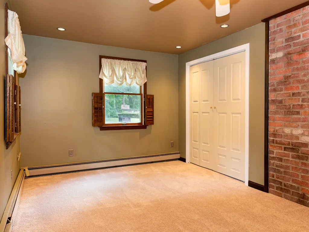 10 Hemlock Road Kensington NH 03833