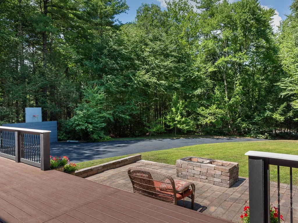 10 Hemlock Road Kensington NH 03833