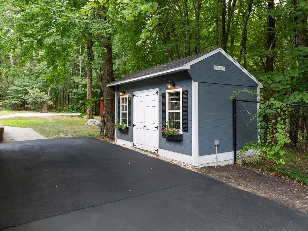 10 Hemlock Road Kensington NH 03833