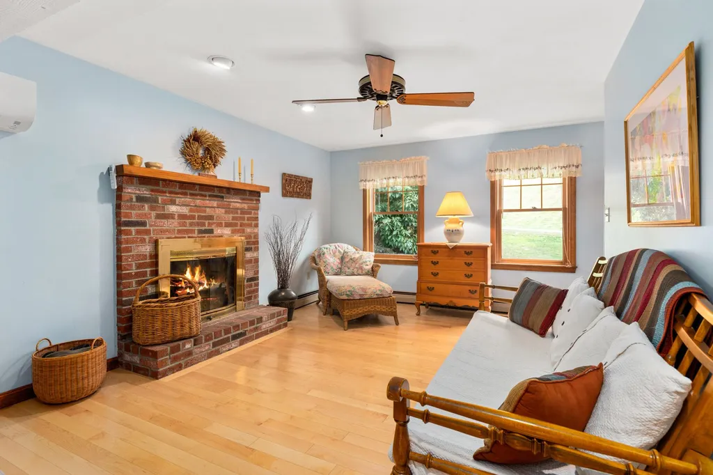59 Forest Street Londonderry NH 03053