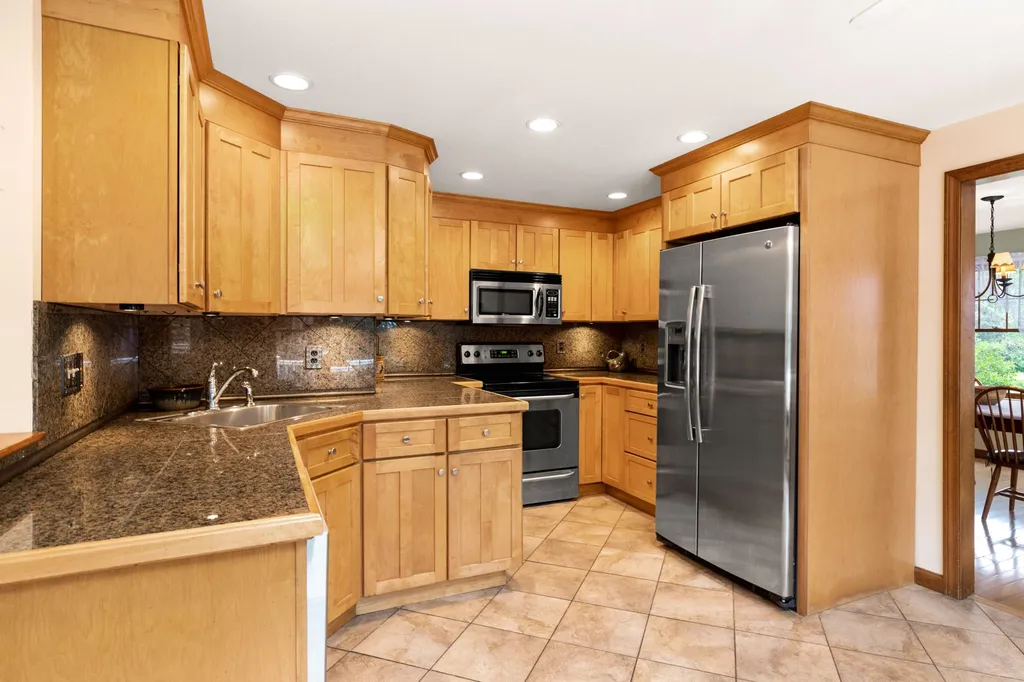 59 Forest Street Londonderry NH 03053