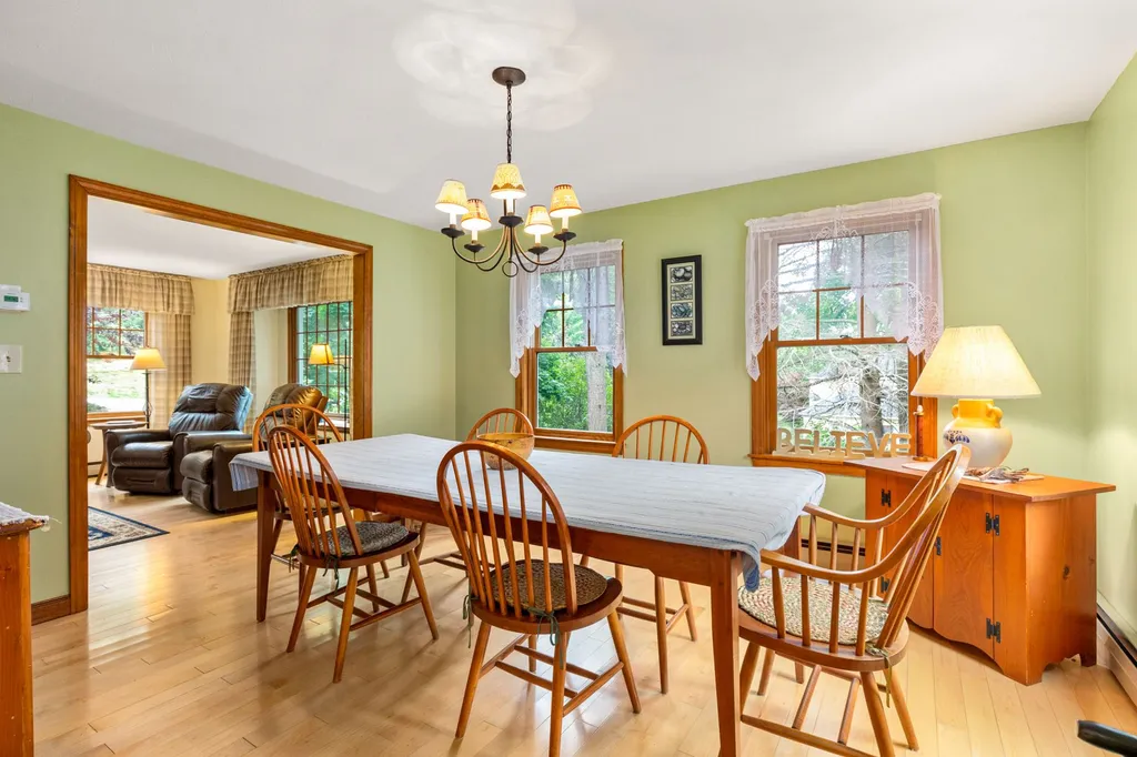 59 Forest Street Londonderry NH 03053