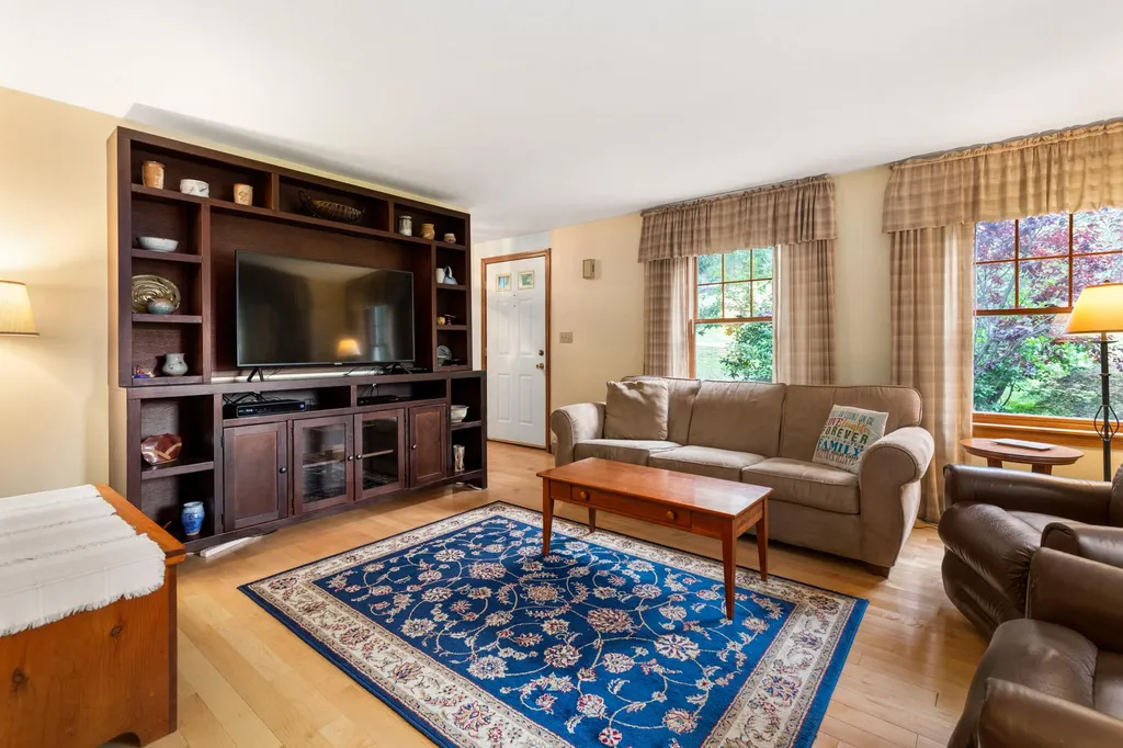 59 Forest Street Londonderry NH 03053