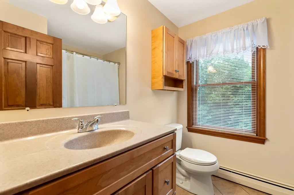 59 Forest Street Londonderry NH 03053
