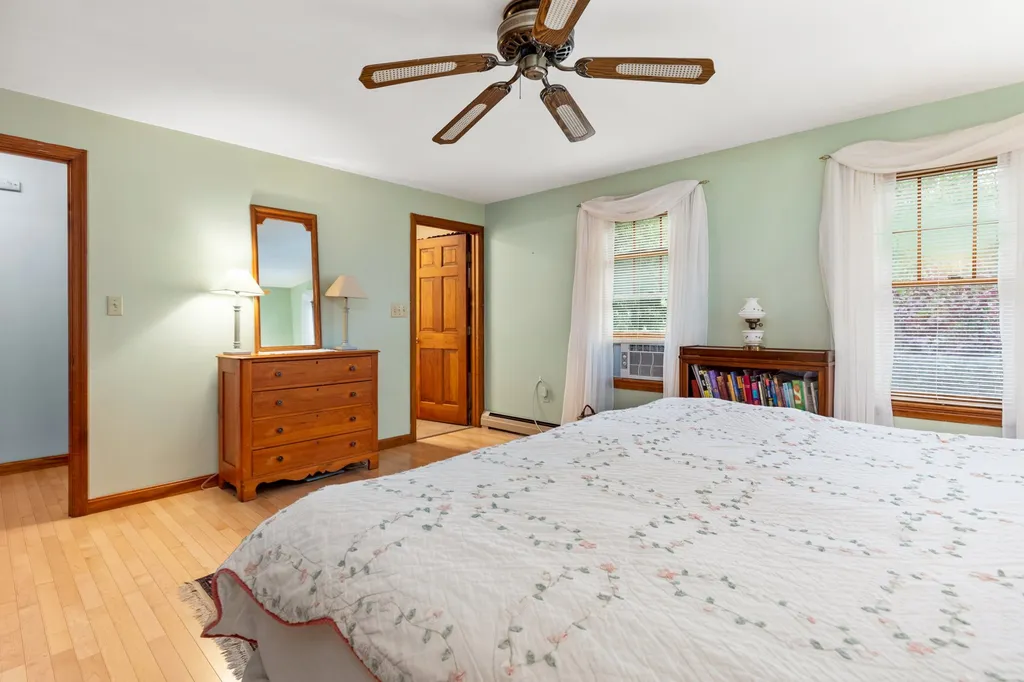 59 Forest Street Londonderry NH 03053