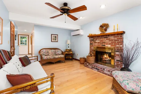 59 Forest Street Londonderry NH 03053