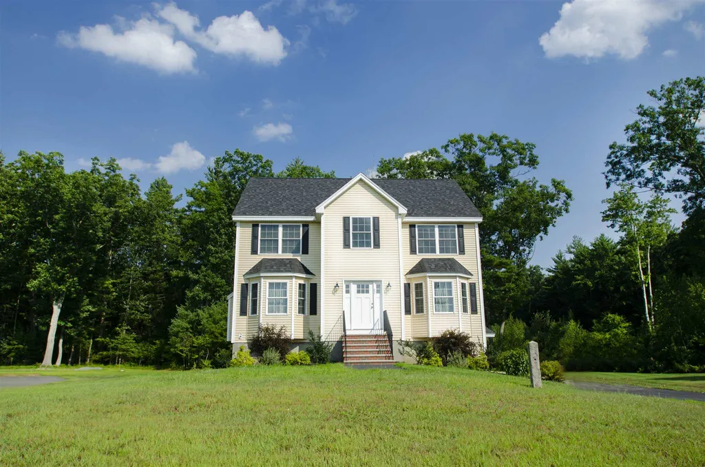 23 Village Way Plaistow NH 03865