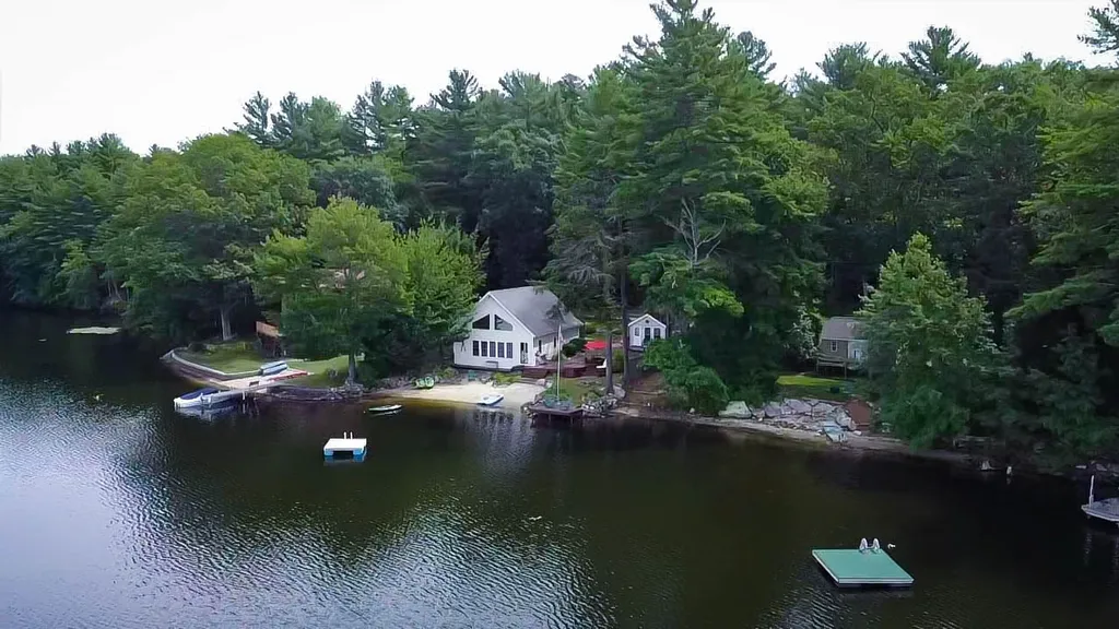 62 Robinson Pond Drive Hudson NH 03051