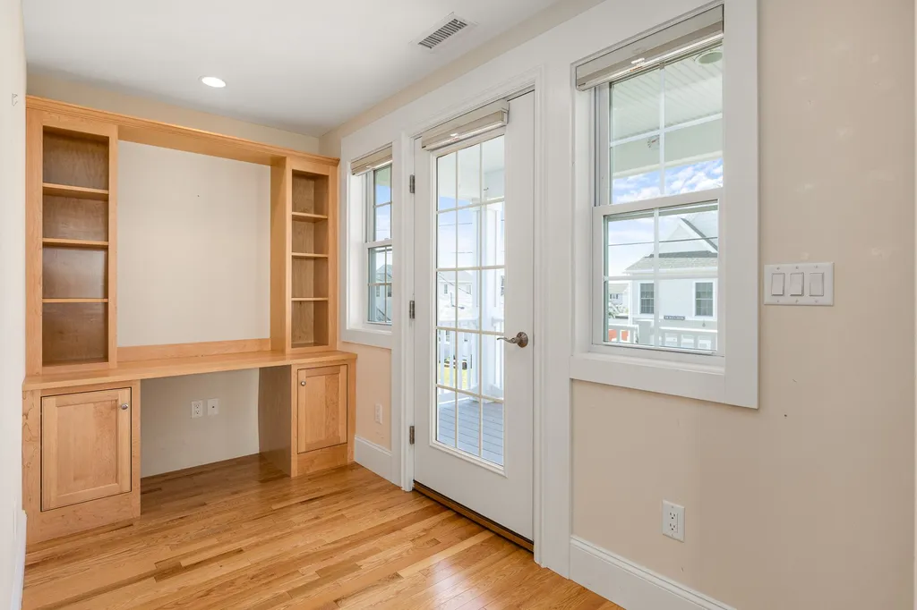9 Thorwald Avenue Hampton NH 03842