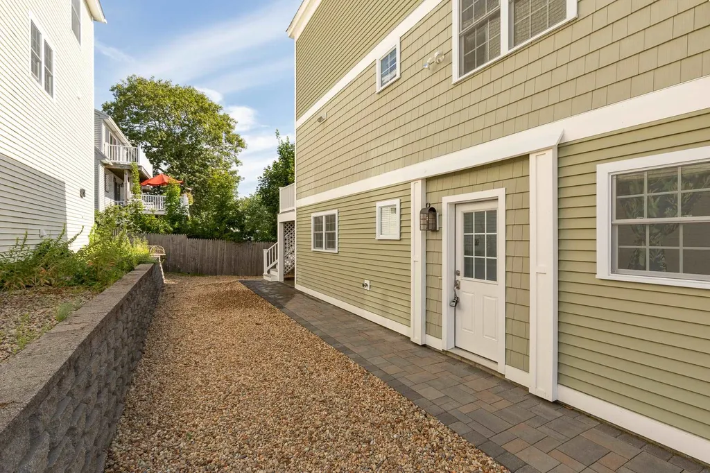 9 Thorwald Avenue Hampton NH 03842
