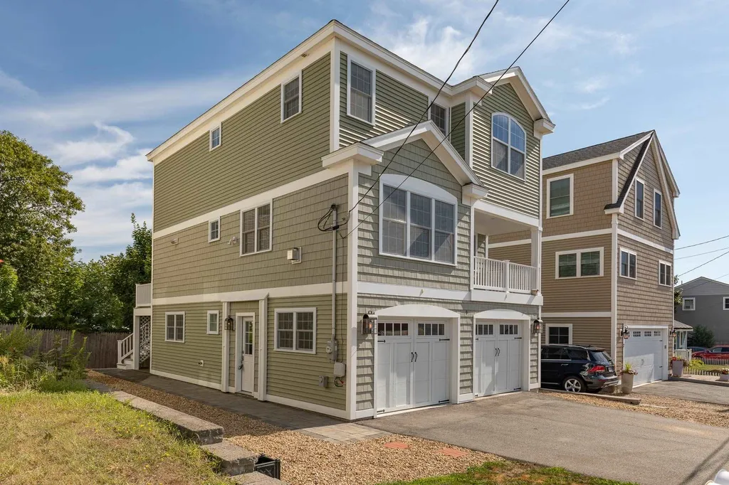 9 Thorwald Avenue Hampton NH 03842