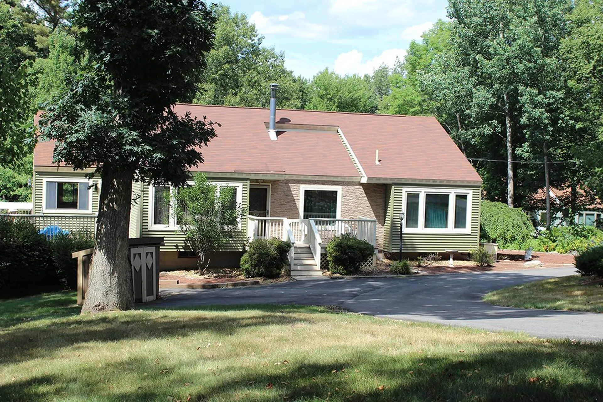 90 Redfield Circle Derry NH 03038