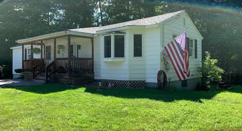 12 Elizabeth Road Sandown NH 03873