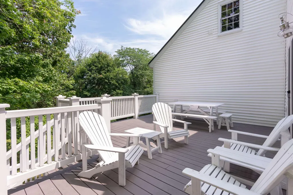 109 North Main Street Wolfeboro NH 03894