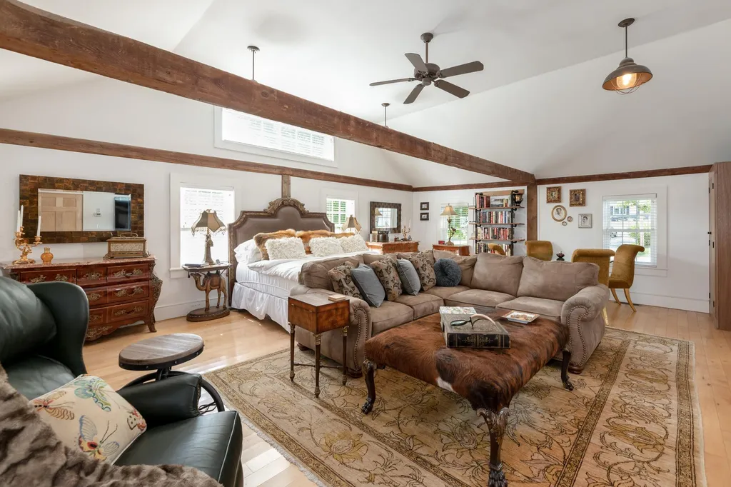 109 North Main Street Wolfeboro NH 03894