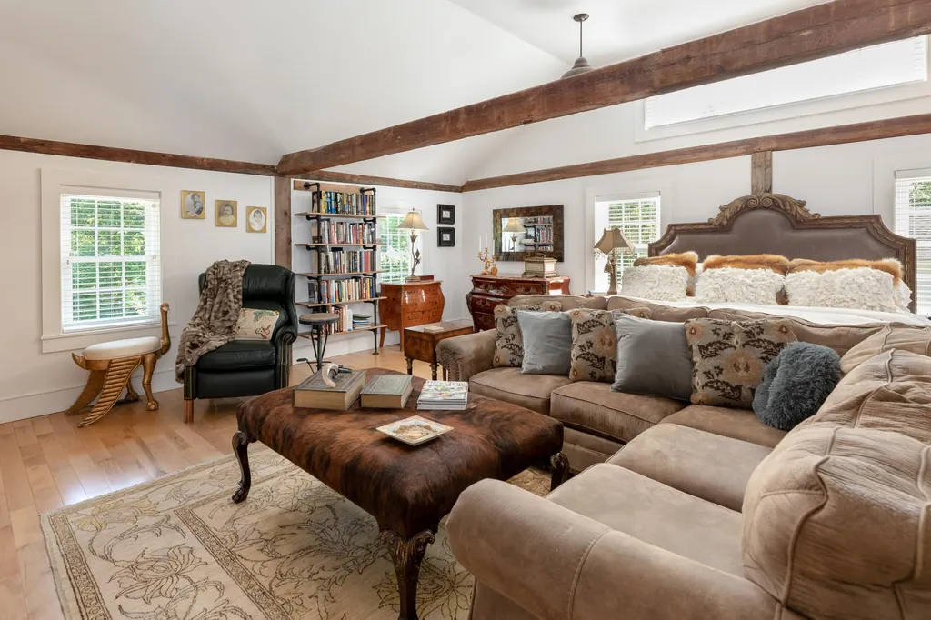 109 North Main Street Wolfeboro NH 03894