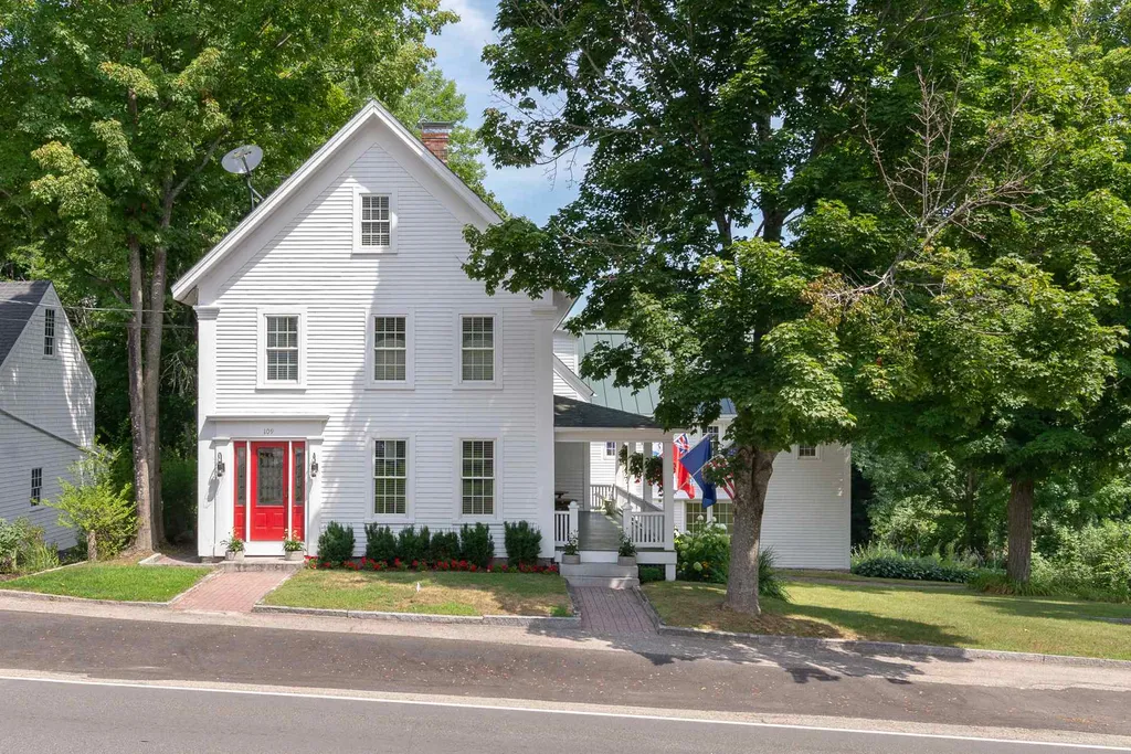 109 North Main Street Wolfeboro NH 03894