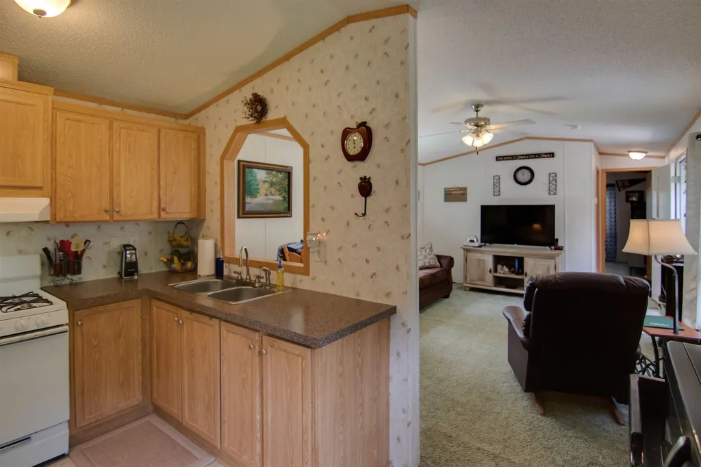 57 Pioneer Road Bath NH 03740