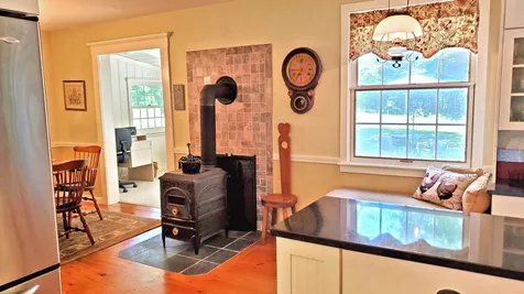 27 Grimes Hill Road Newfane VT 05345