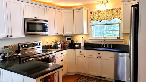 27 Grimes Hill Road Newfane VT 05345