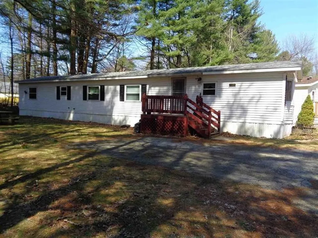 4 Robyn Court Litchfield NH 03052