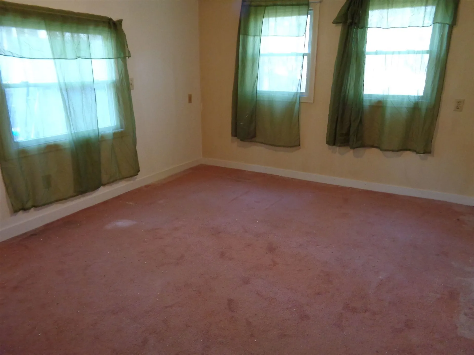 4 Robyn Court Litchfield NH 03052