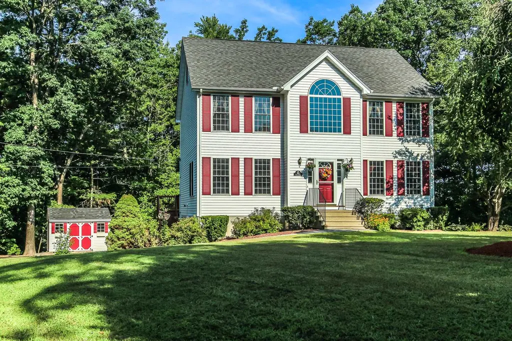 385 Shore Drive Salem NH 03079