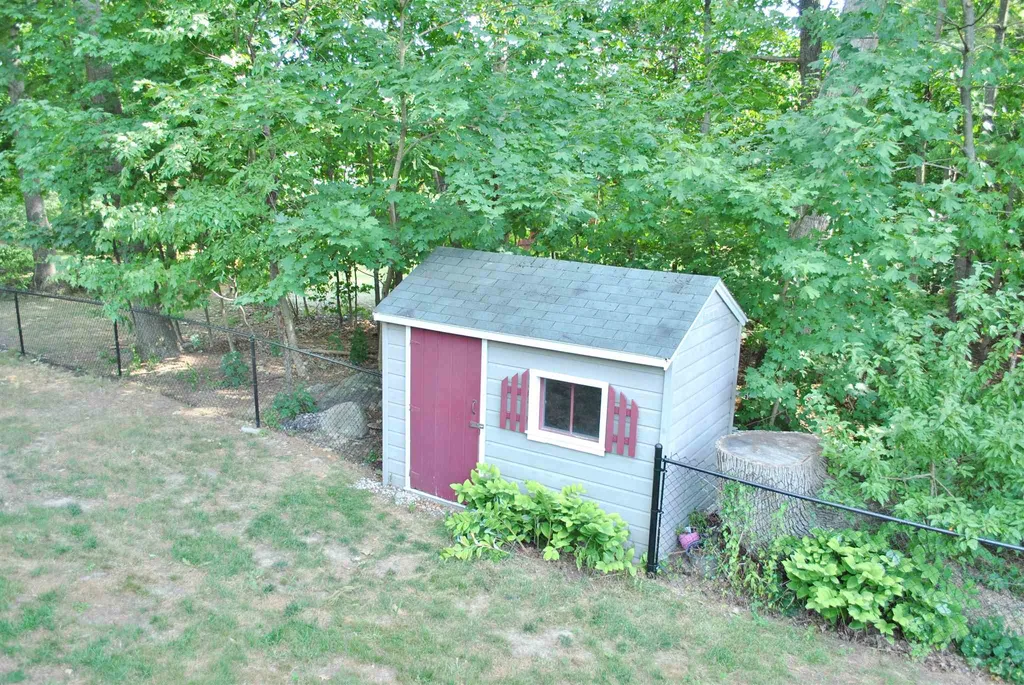 27 Hampton Drive Nashua NH 03063