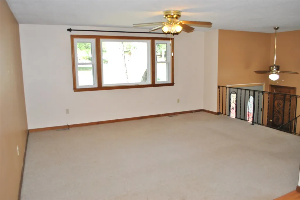 27 Hampton Drive Nashua NH 03063