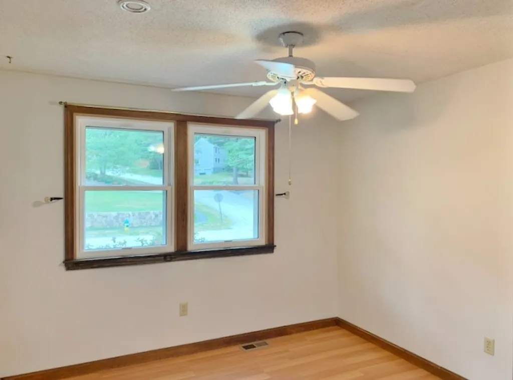 27 Hampton Drive Nashua NH 03063
