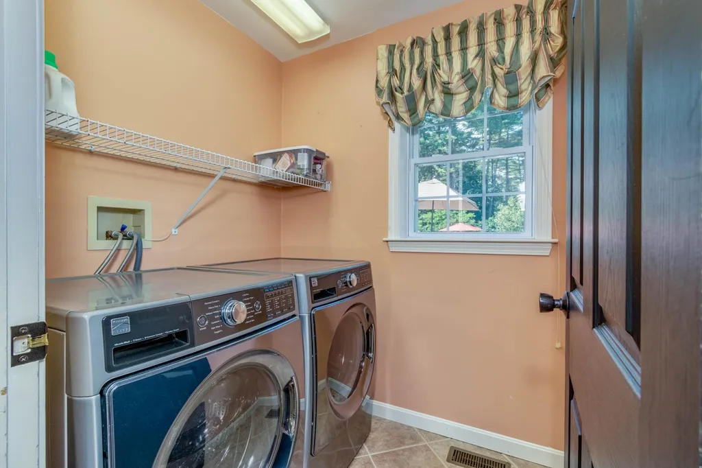 10 Springfield Circle Merrimack NH 03054
