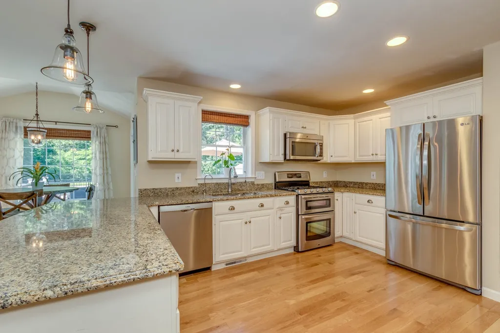 10 Springfield Circle Merrimack NH 03054