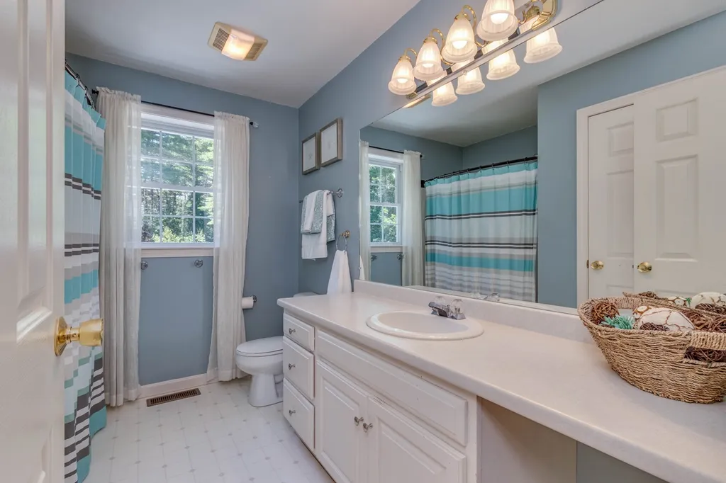 10 Springfield Circle Merrimack NH 03054