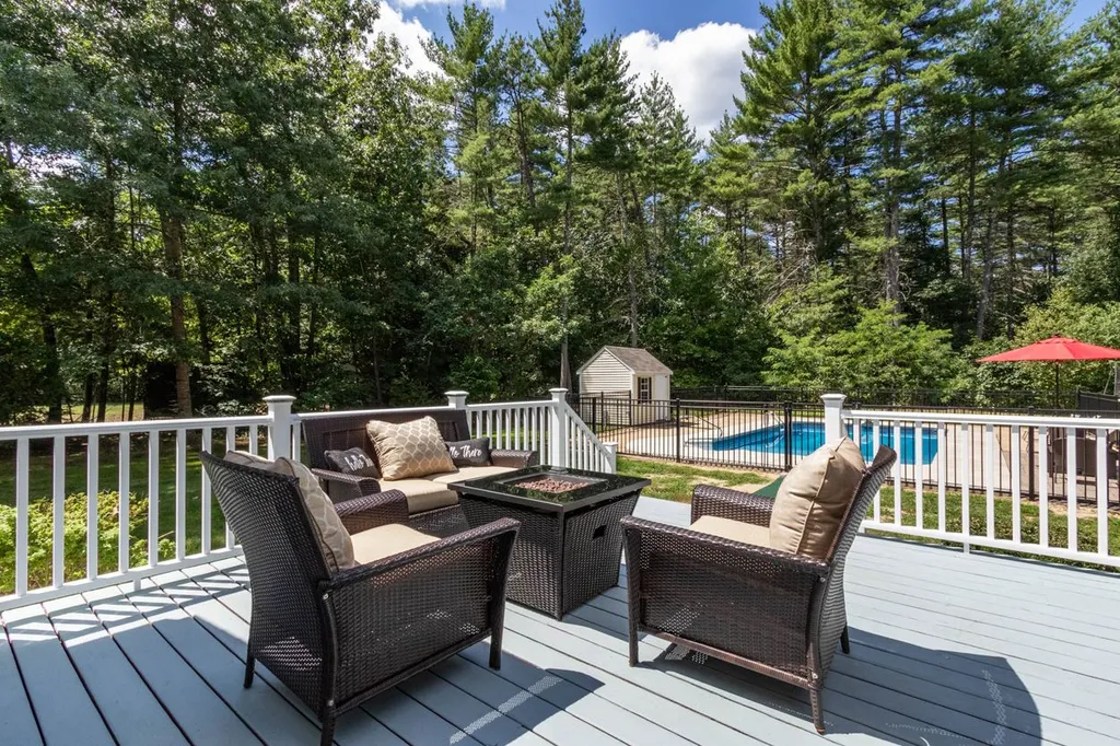 10 Springfield Circle Merrimack NH 03054