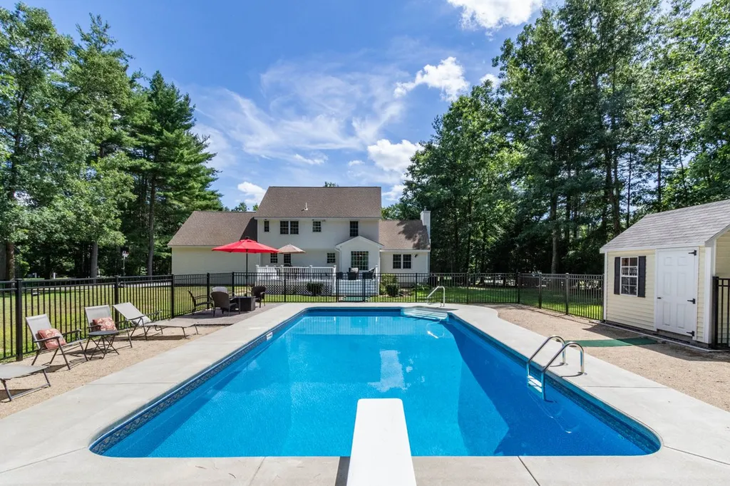 10 Springfield Circle Merrimack NH 03054